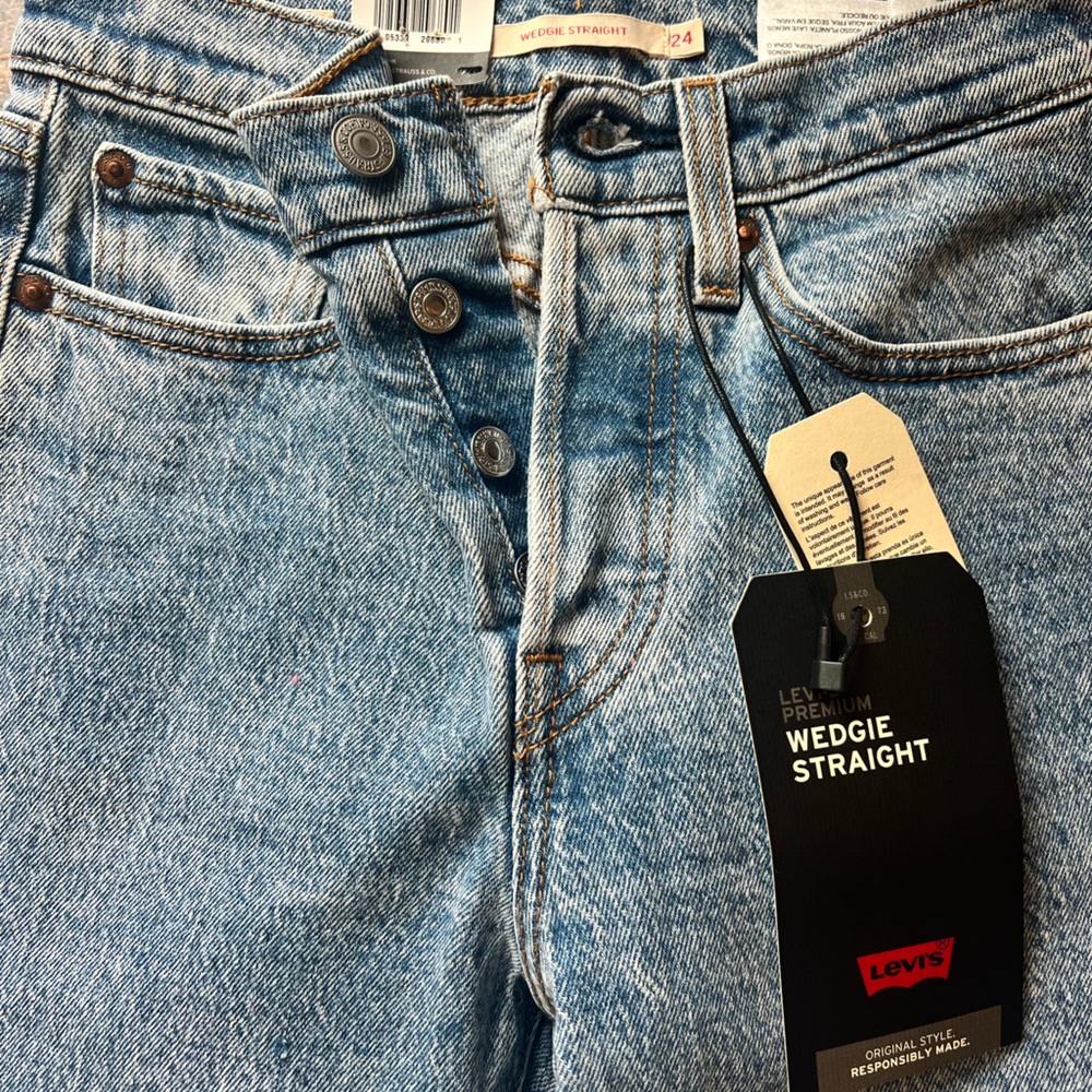Levi's Women's Light Blue Straight Leg Jeans - Picture 2 of 5